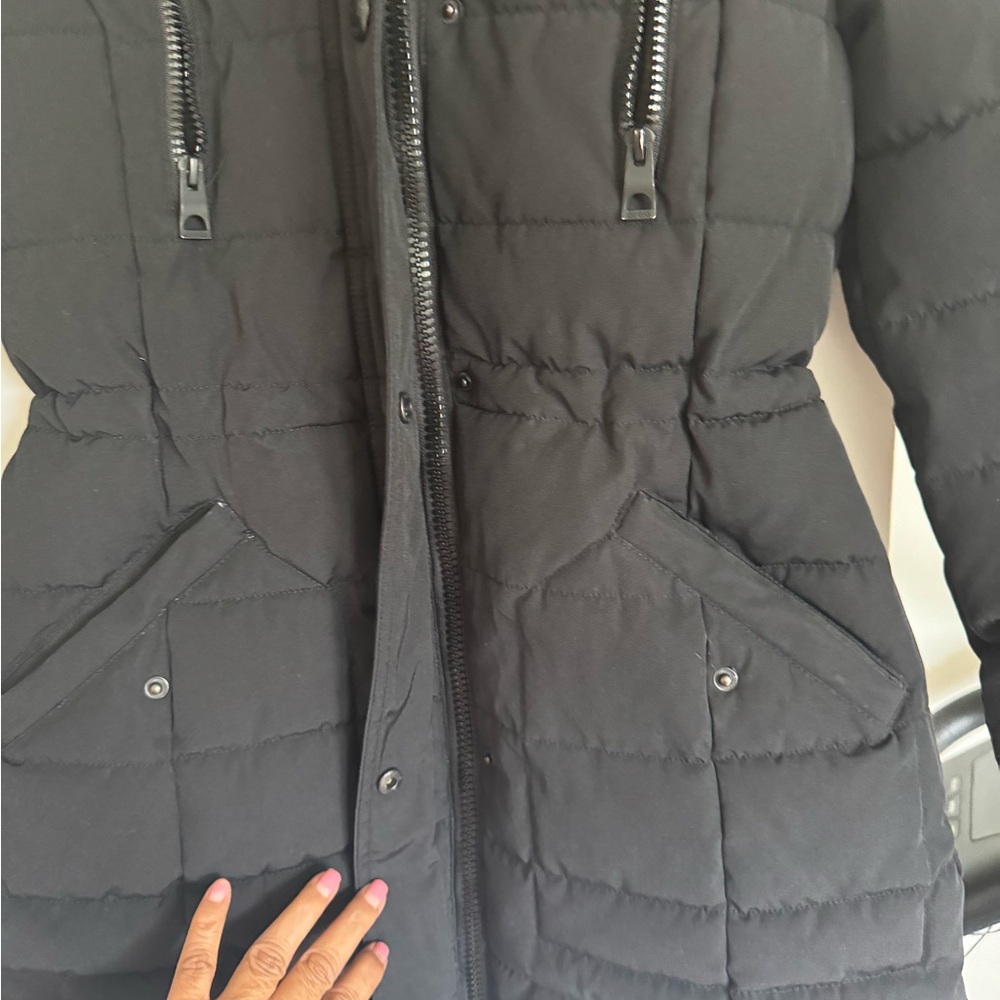 Guess, Nicely used twice only Black Puffer Jacket/Hood and Weather-Resistant. - Picture 3 of 16